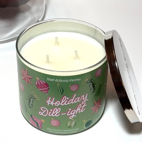 HOLIDAY DILL-IGHT 3-Wick Candle - Picture 2 of 3